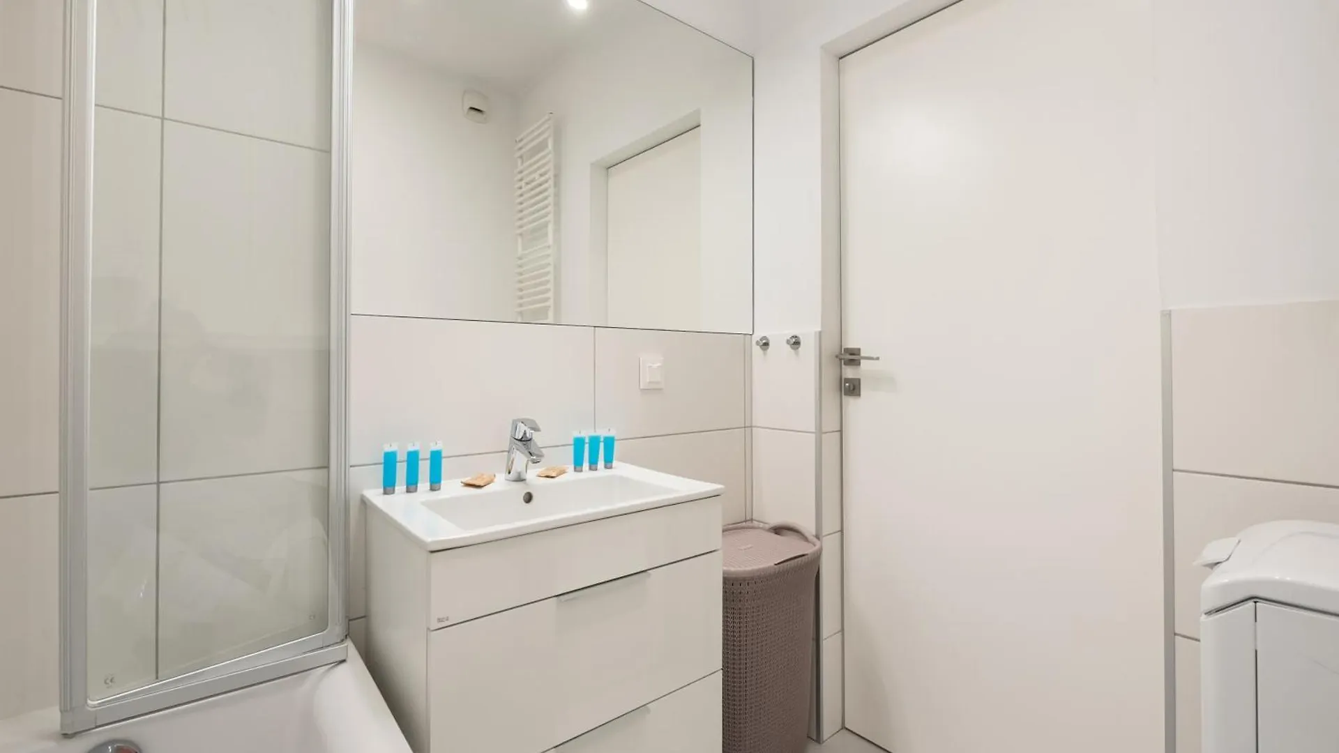 Business Mokotow Park 84 Apartment ワルシャワ 0*,